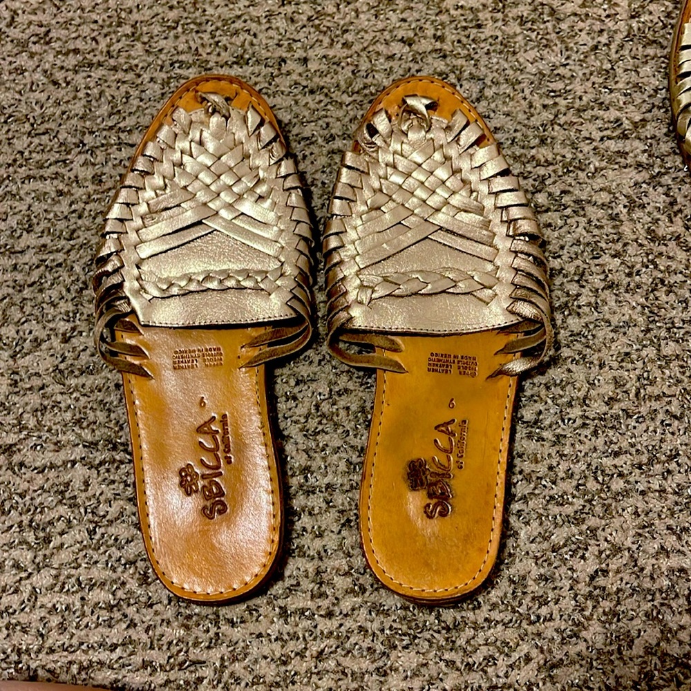 Sbicca light pink metallic leather sandals. Size 9 Gently worn.